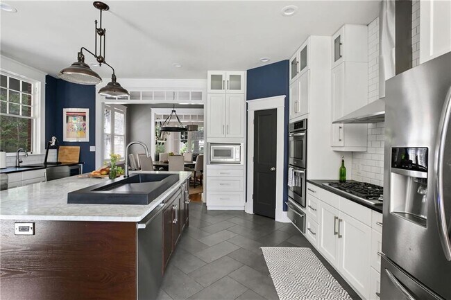 Building Photo - 635 Bonaventure Ave NE