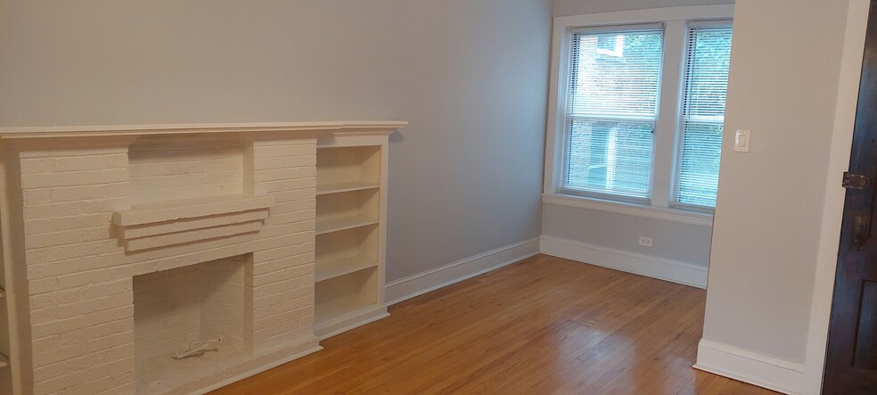 Living room and sunroom - western exposure - 4700 Lawndale Ave