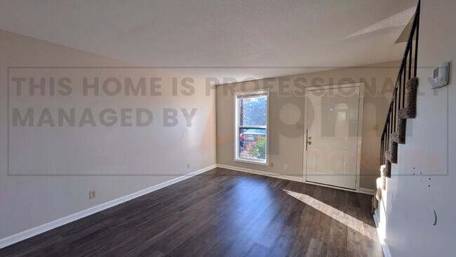 Building Photo - 1531 E Knollwood Cir