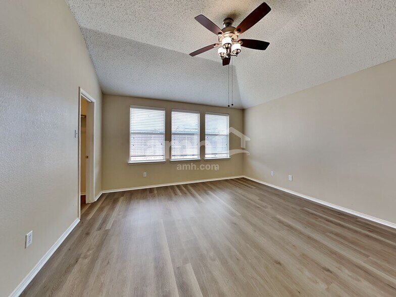 Building Photo - 517 Pinto Ln