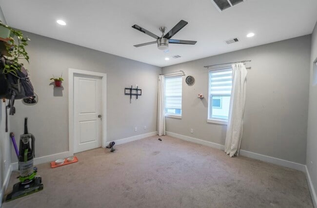 Building Photo - 622 Janisch Rd