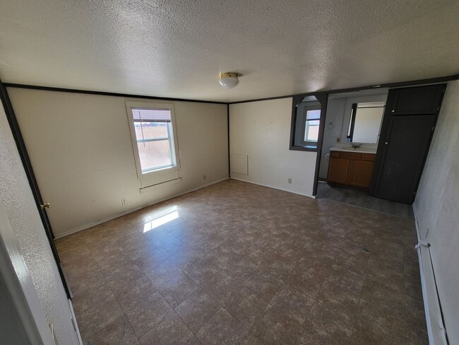 Building Photo - 632 S Roosevelt Rd Q