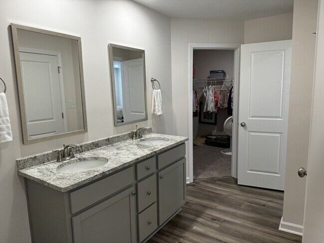 Building Photo - 230 Pedric Dr