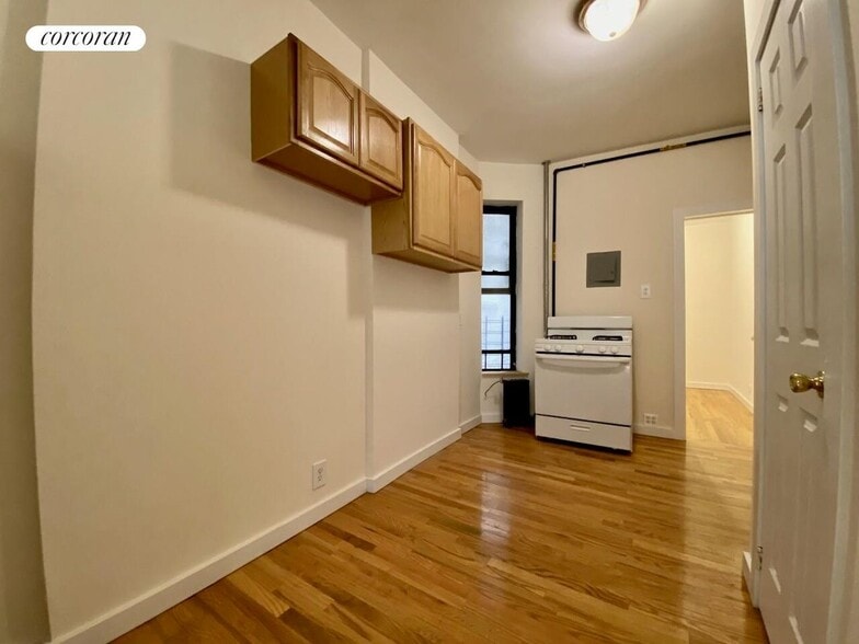 Building Photo - 350 E 91st St