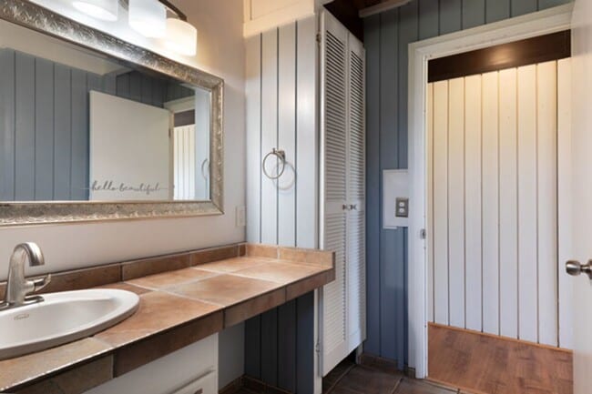 Building Photo - 3 Bedroom / 2 Bath Pet Friendly Home In Waimea!