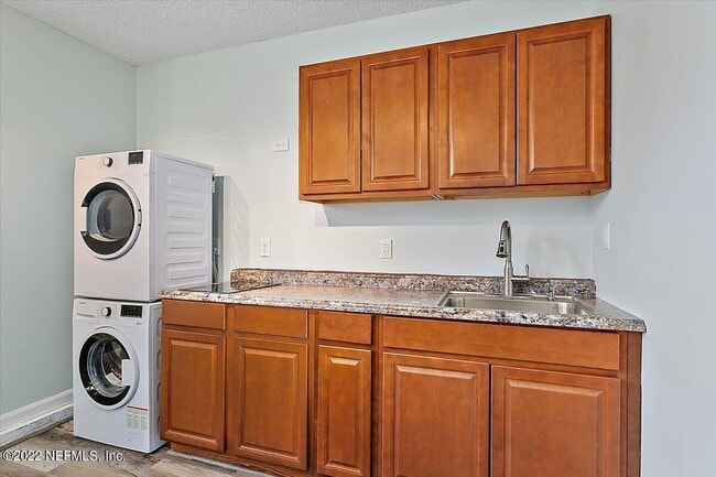 Building Photo - 3710 Hawks Bay Ct