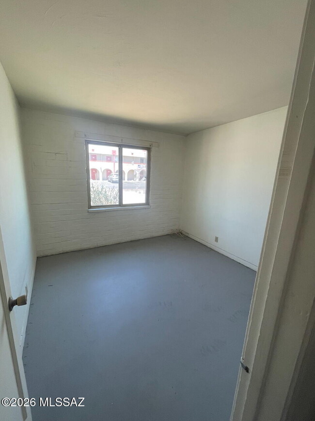 Building Photo - 1702 N Tyndall Ave
