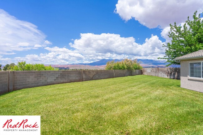 Building Photo - Remodeled 3 Bedroom Townhome with Great Vi...