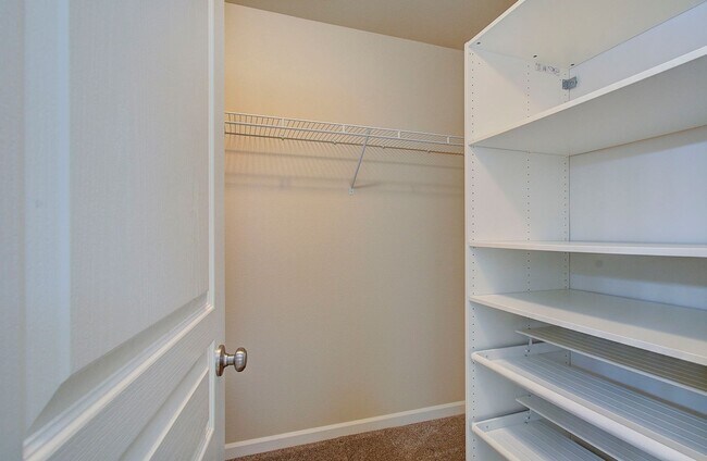 Building Photo - Charming 4 bd 2.5 ba Vancouver Home - Available Now!