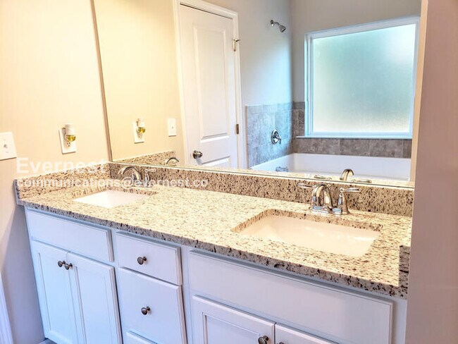 Building Photo - 1484 Arbor Pl Dr