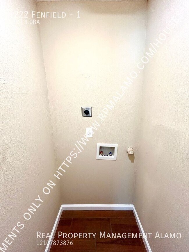 Building Photo - 1222 Fenfield-1