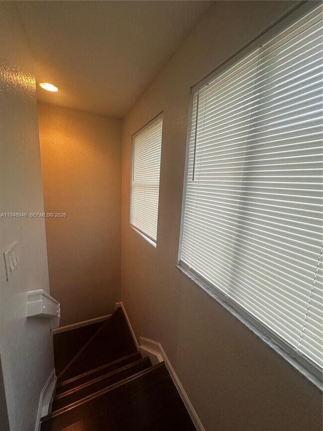 Building Photo - 2440 SE 14th Ave