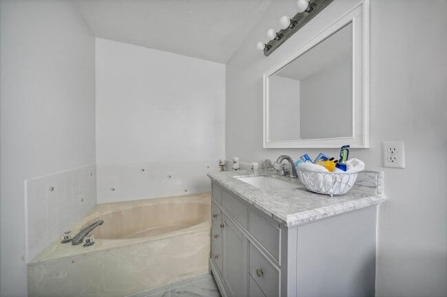 Building Photo - 113 Madrid St