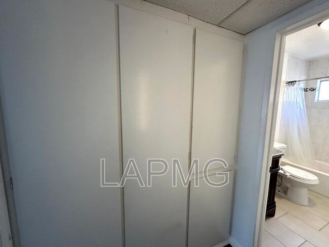 Building Photo - 5328 Newcastle Ave