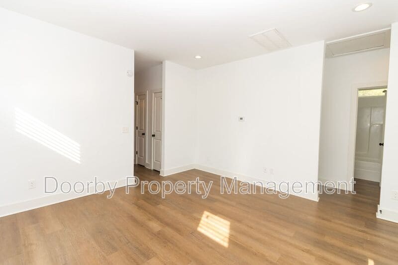 Building Photo - 3016 N Chamberlain Ave