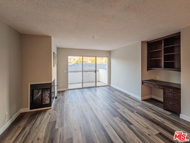 Building Photo - 625 E Del Mar Blvd