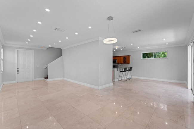 Building Photo - 7803 NW 70th Ave