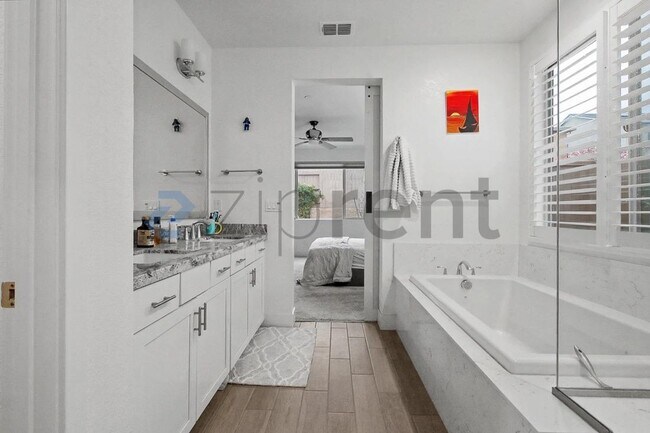 Building Photo - 12743 Blueblanc Way