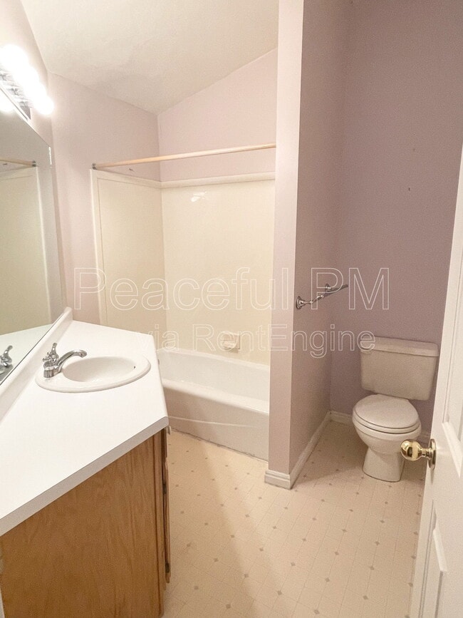 Building Photo - 685 Orangewood Ln