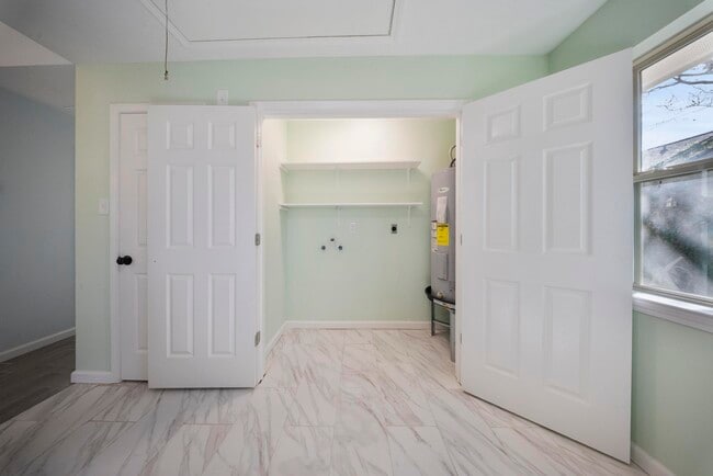 Building Photo - 1426 Twining Oaks Ln