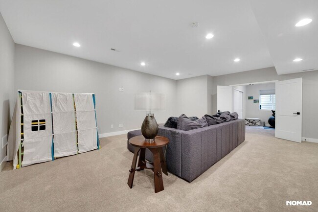 Building Photo - Spacious 5BR House in Littleton