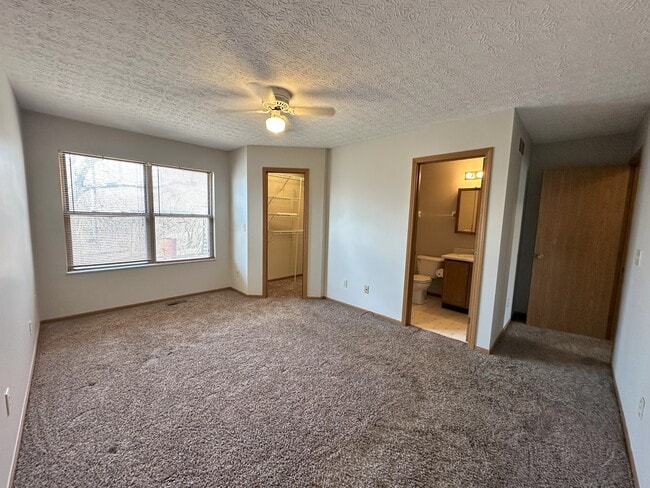 Building Photo - 4049 Sandy Ridge Dr