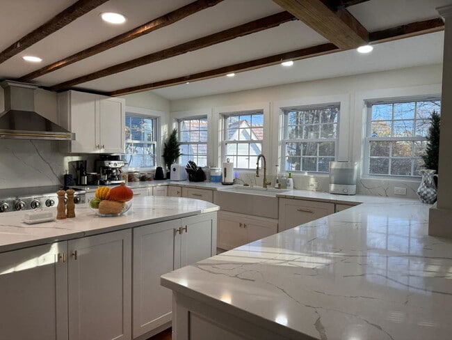 Building Photo - 354 Highland Ave