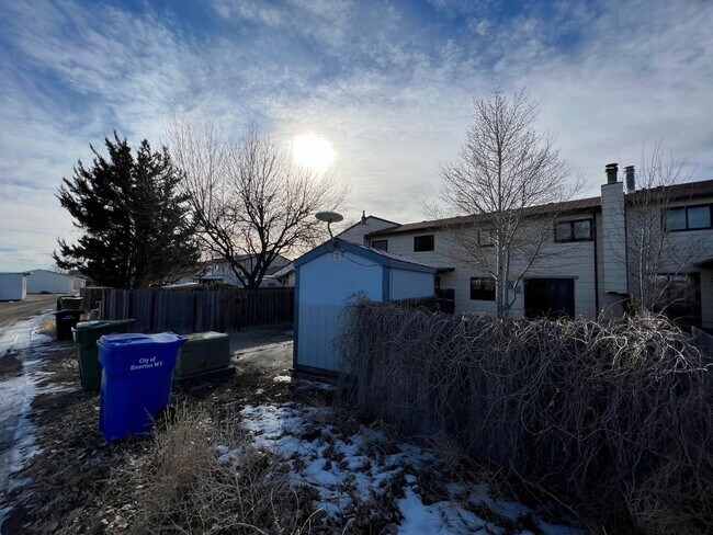 Building Photo - 3 Bedroom, 1.5 Bath Townhome W/ Attached S...