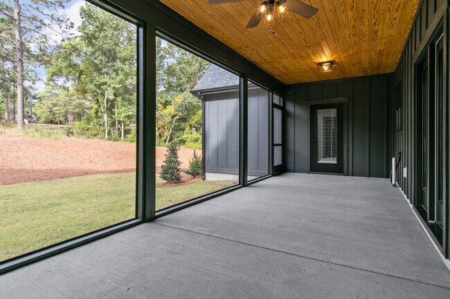 Building Photo - 14 Wisteria Way