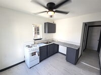 Building Photo - 9010 Linda Vista Rd