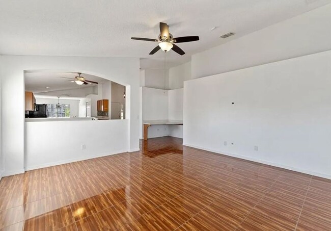 Building Photo - Beautiful 3 Bed and 2 Bath POOL HOME in Ki...