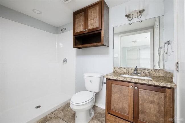 Building Photo - 416 E 5th St