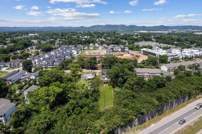 Building Photo - 660 Vernon Ave