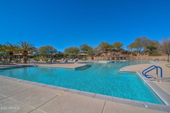 Building Photo - Gorgeous 4 Bed 3 Bath 3 Car home in Peoria with community Pool