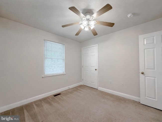 Building Photo - 46231 Sylvan Ct