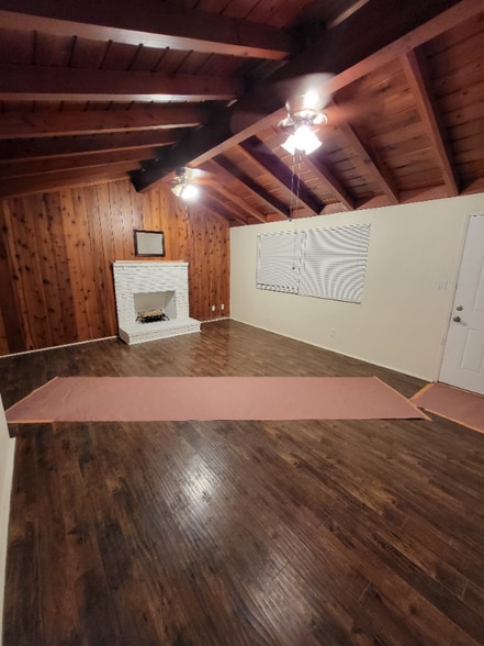 Building Photo - 407 W 6th St