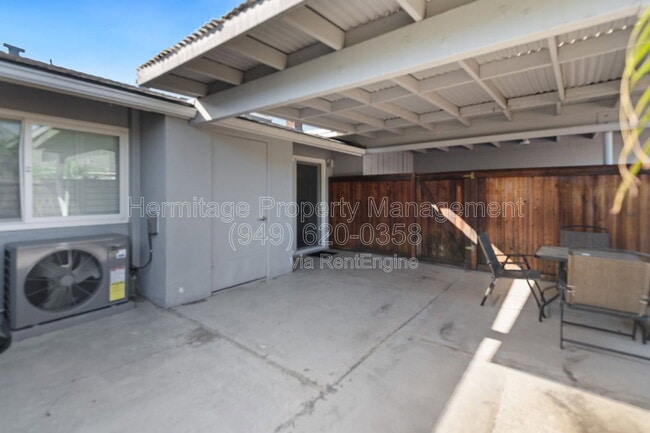 Building Photo - 1199 E 1st St