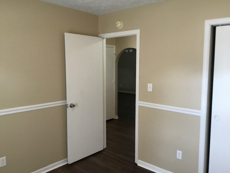 Building Photo - 2040 Theodore Dr