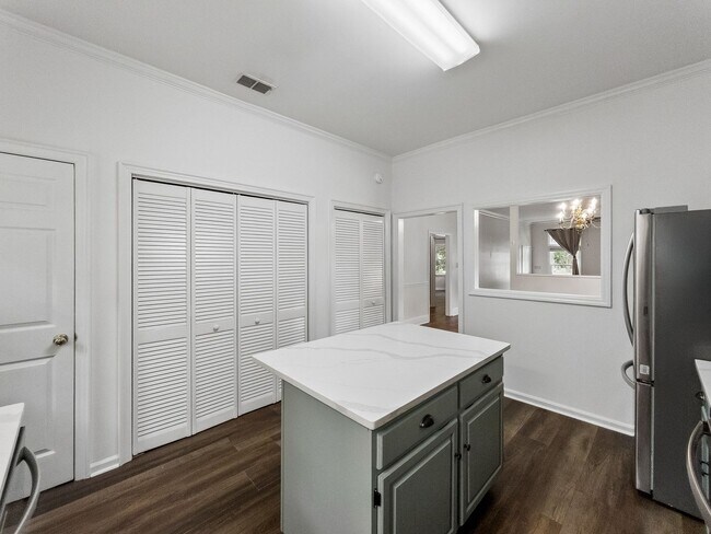 Building Photo - 153 Ponderosa Dr