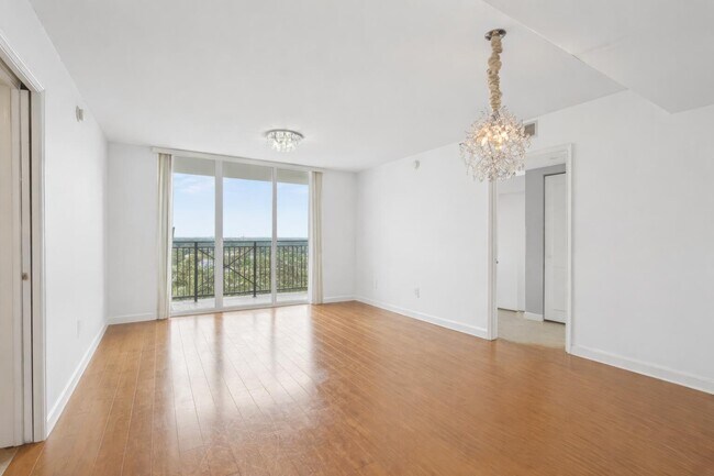 Building Photo - 610 W Las Olas Blvd