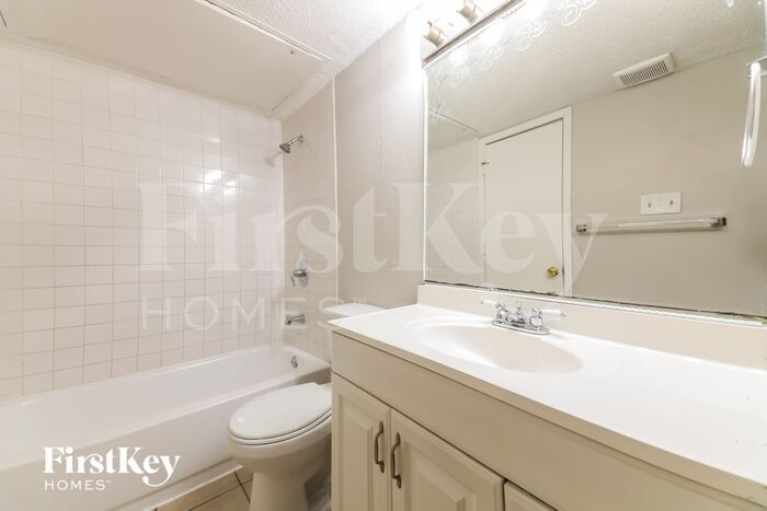 Building Photo - 1205 Colony Dr