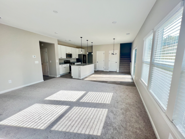 Building Photo - 372 Traminer Wy