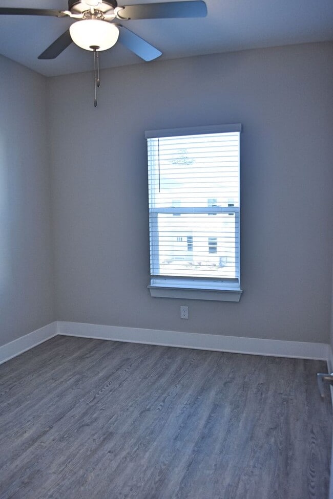 Building Photo - Available June 2025-Garage Unit Verandas a...