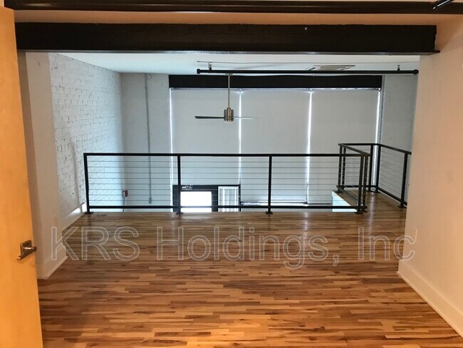 Building Photo - 225 N Water St