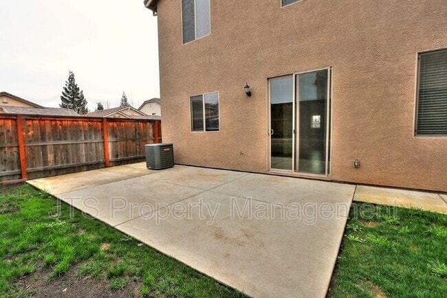 Building Photo - 9200 Rioja St