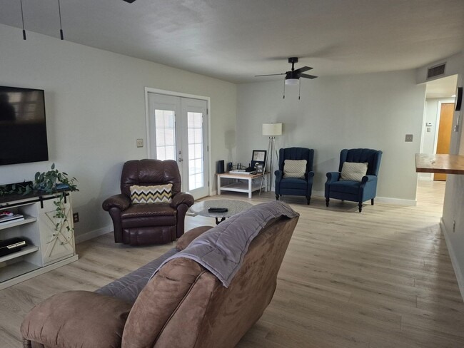 Building Photo - 1516 Lincoln Ave