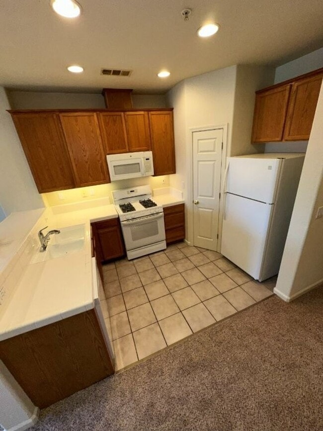 Building Photo - Nor Cal Realty, Inc. - 2 bedroom, 2.5 bath townhouse with 2 car garage