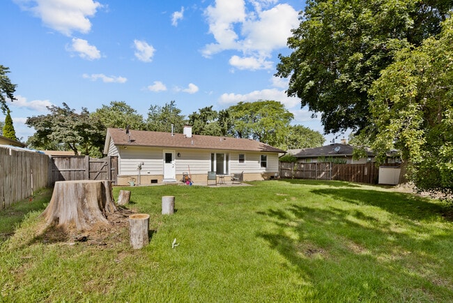 Building Photo - 1031 Maple Ln