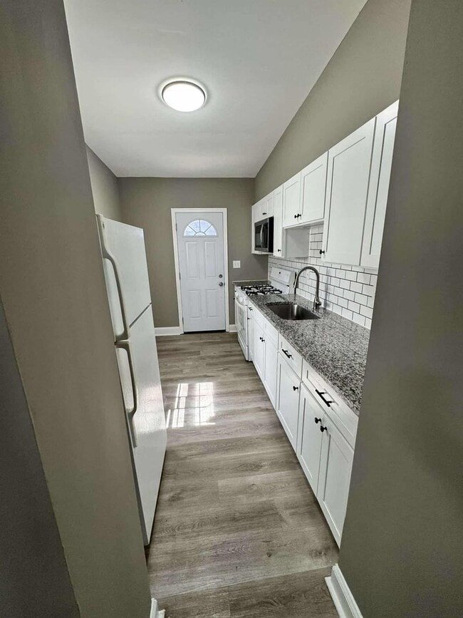 Building Photo - 3 Bedroom 2.5 Bathroom Townhouse