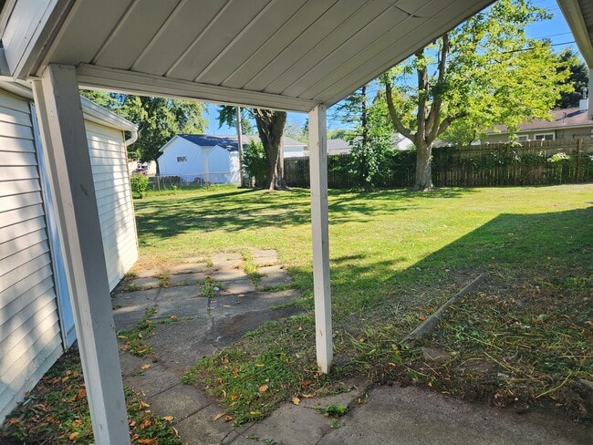 Building Photo - 1699 Wismer St